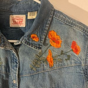 Levi’s Embroidered Pearl Snap Denim Button Up Top